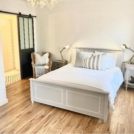 Stunning Bedroom Overlooking The Charente Bourg-Charente Exterior photo
