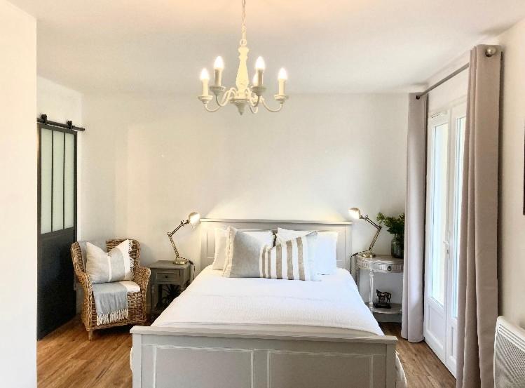 Stunning Bedroom Overlooking The Charente Bourg-Charente Exterior photo