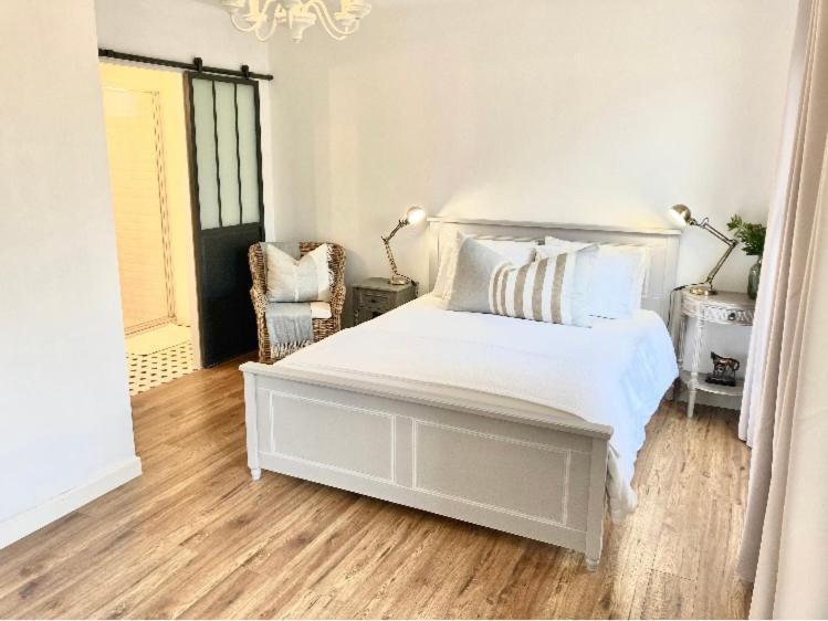 Stunning Bedroom Overlooking The Charente Bourg-Charente Exterior photo