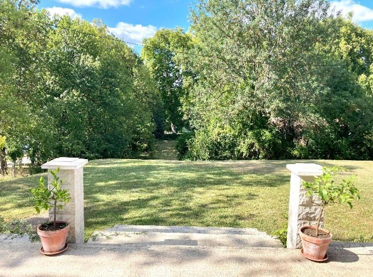 Stunning Bedroom Overlooking The Charente Bourg-Charente Exterior photo